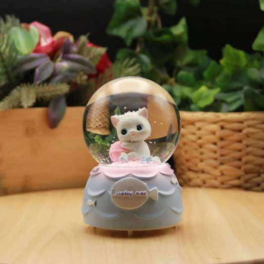 Pilli Işıklı Müzikli Kar Küresi–Şanslı Toplu Kedi Figürlü Eğlenceli Masaüstü Biblo, LED Aydınlatmalı Dekoratif Hediyelik Kar Küresi