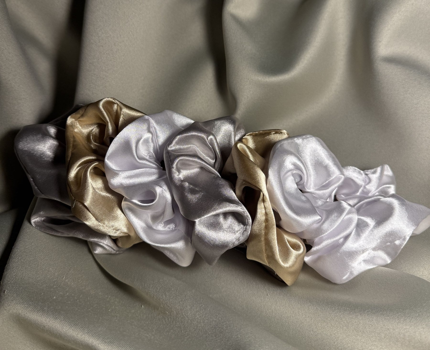 6’lı Saten Saç Tokası Seti – Saçı Kırmaz, İz Yapmaz – Beyaz