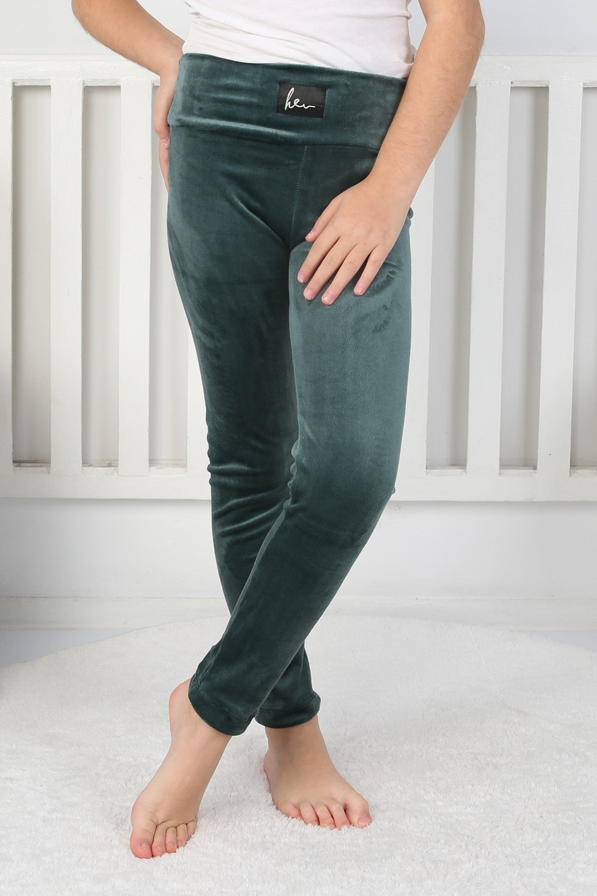 Likralı Kadife Kumaş Arma Detaylı Kız Çocuk Günlük Tayt