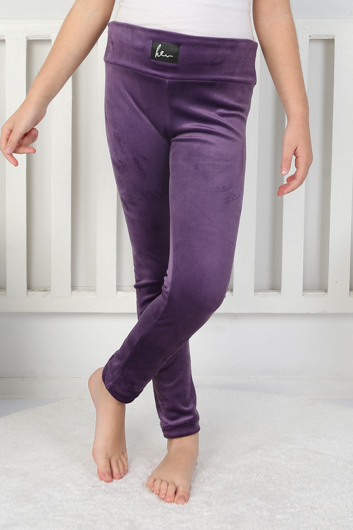 Likralı Kadife Kumaş Arma Detaylı Kız Çocuk Günlük Tayt