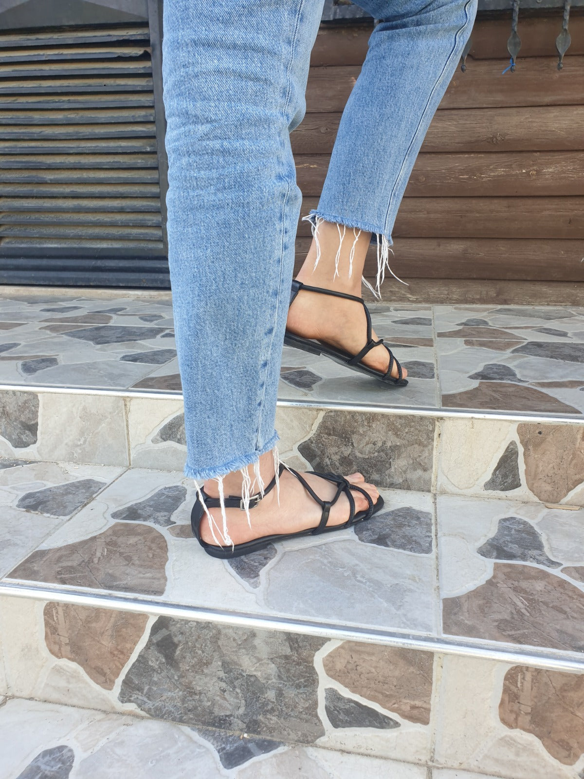Siyah İpli Biye Kadın Sandalet - Yumuşak Deri Günlük Şık ve Hafif Sandalet