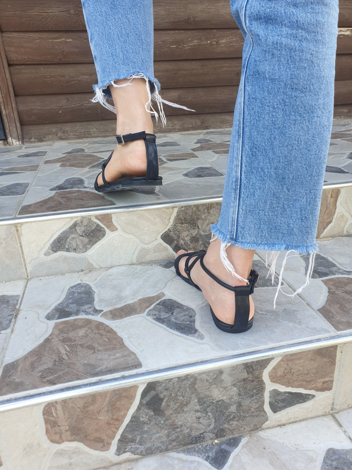 Siyah İpli Biye Kadın Sandalet - Yumuşak Suni Deri Günlük Şık ve Hafif Sandalet