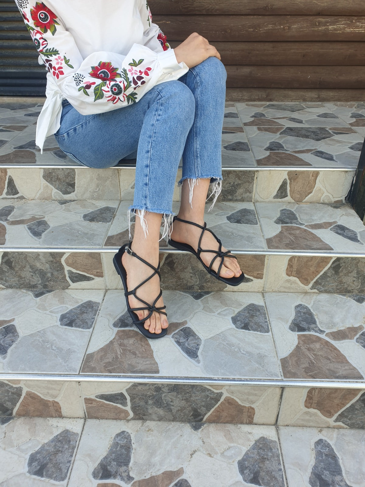 Siyah İpli Biye Kadın Sandalet - Yumuşak Deri Günlük Şık ve Hafif Sandalet