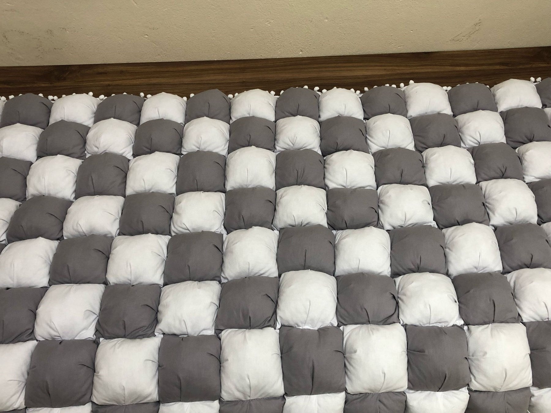 GRİ-BEYAZ 40 YAMA BEBEK YORGANI , BEBEK MİNDERİ