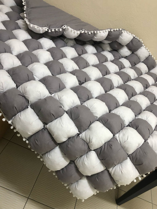 GRİ-BEYAZ 40 YAMA BEBEK YORGANI , BEBEK MİNDERİ