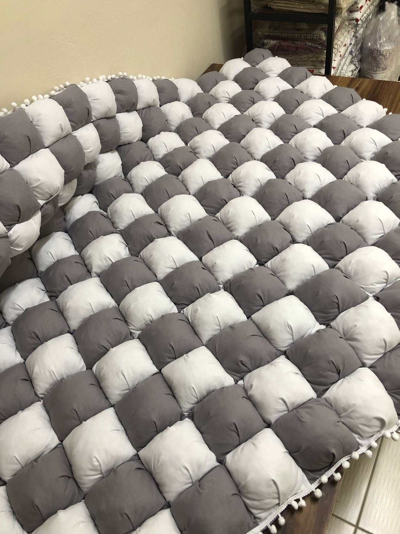 GRİ-BEYAZ 40 YAMA BEBEK YORGANI , BEBEK MİNDERİ