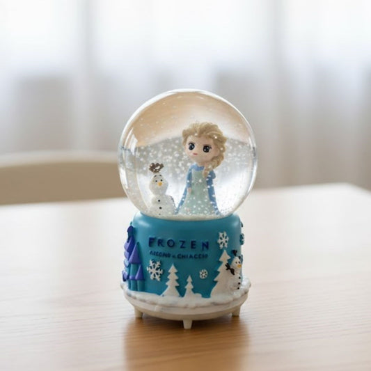Pilli Işıklı Müzikli Kar Küresi–frozen Karlar Ülkesi Figürlü Eğlenceli Masaüstü Biblo, LED Aydınlatmalı Dekoratif Hediyelik Kar Küresi
